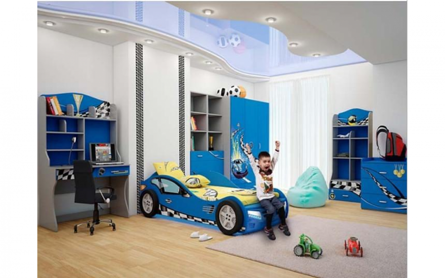 Детская комната для мальчика с кроватью машиной