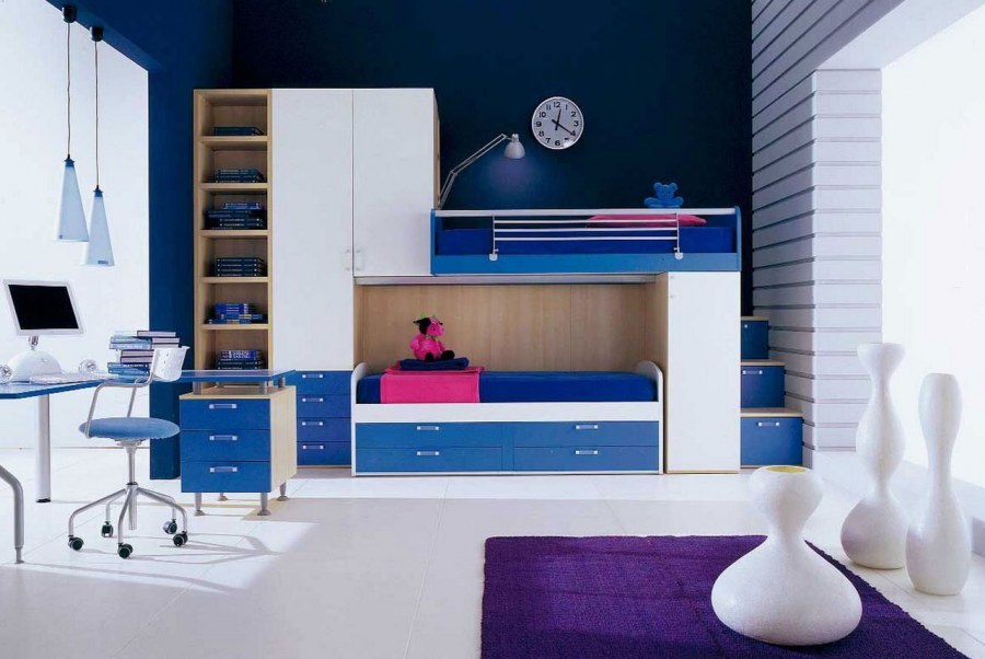 Синяя мебель в детской