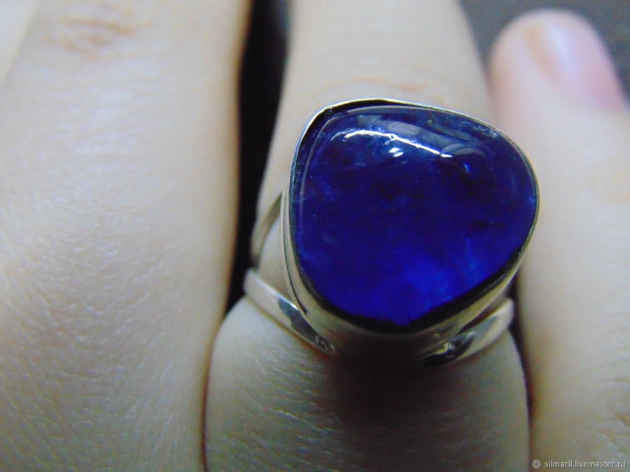 Васильковый танзанит