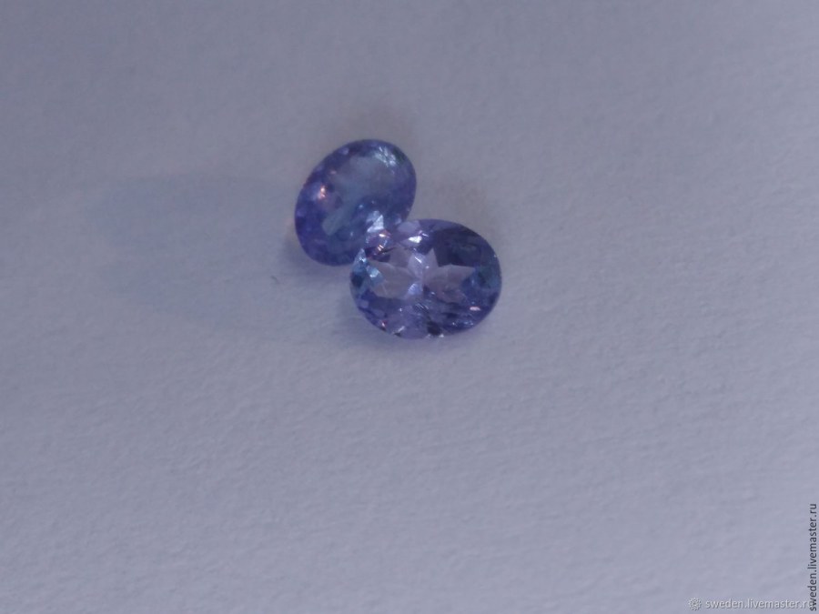Натуральный танзанит сколы галтовка