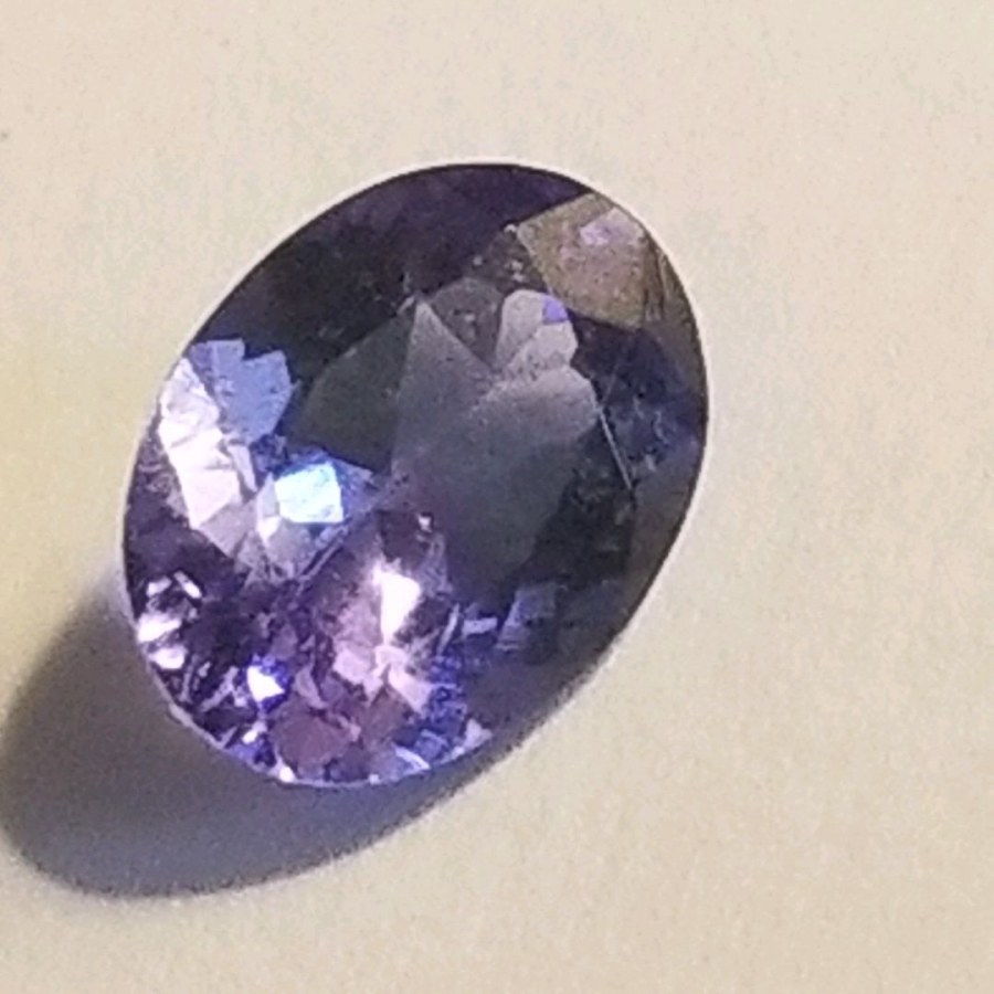 Танзанит кабошон 28 карат