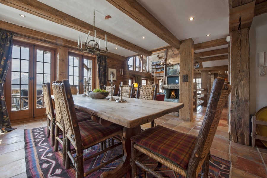 Столовая в стиле Шале