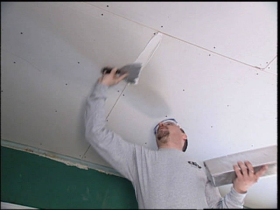 Приклеить гипсокартон к потолку