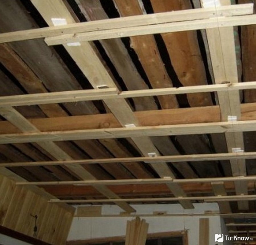 Обрешетка для потолка из дерева
