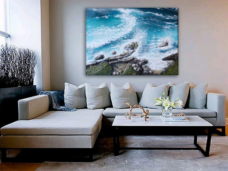 Картина на стене в интерьере