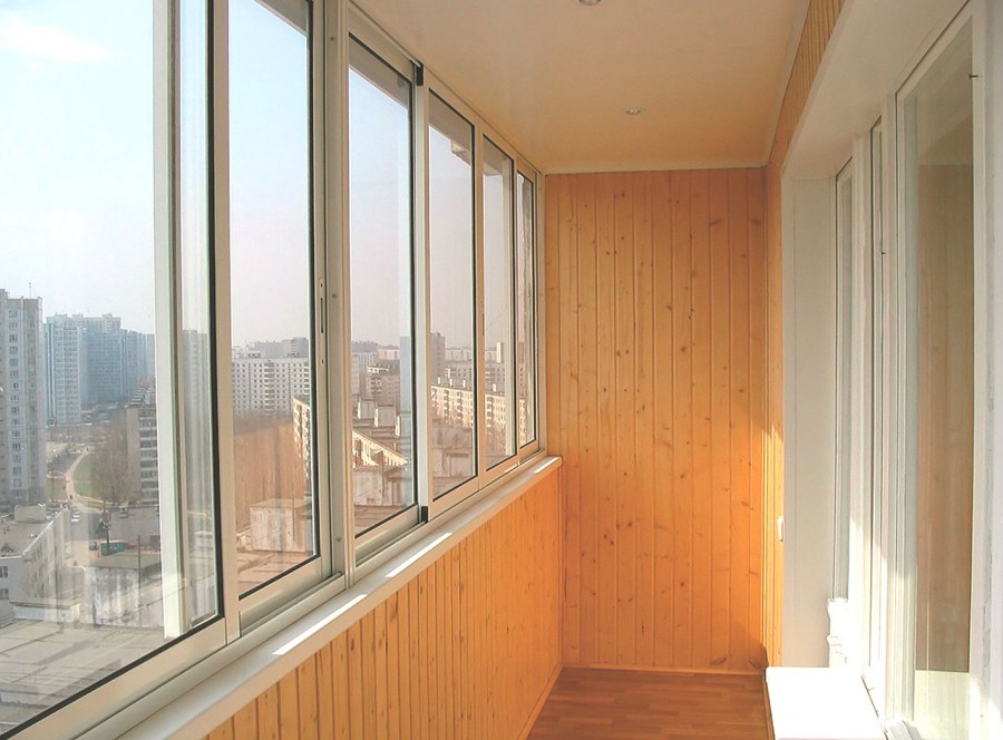 Остекление и отделка балконов