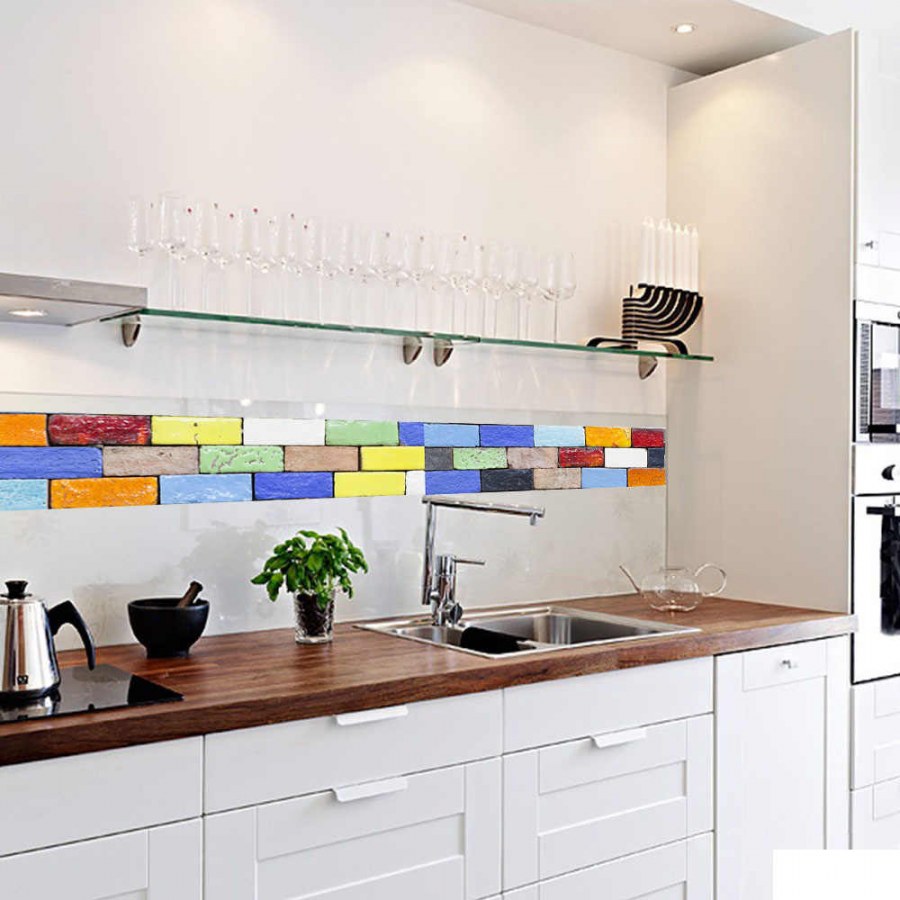 Яркая плитка на фартук