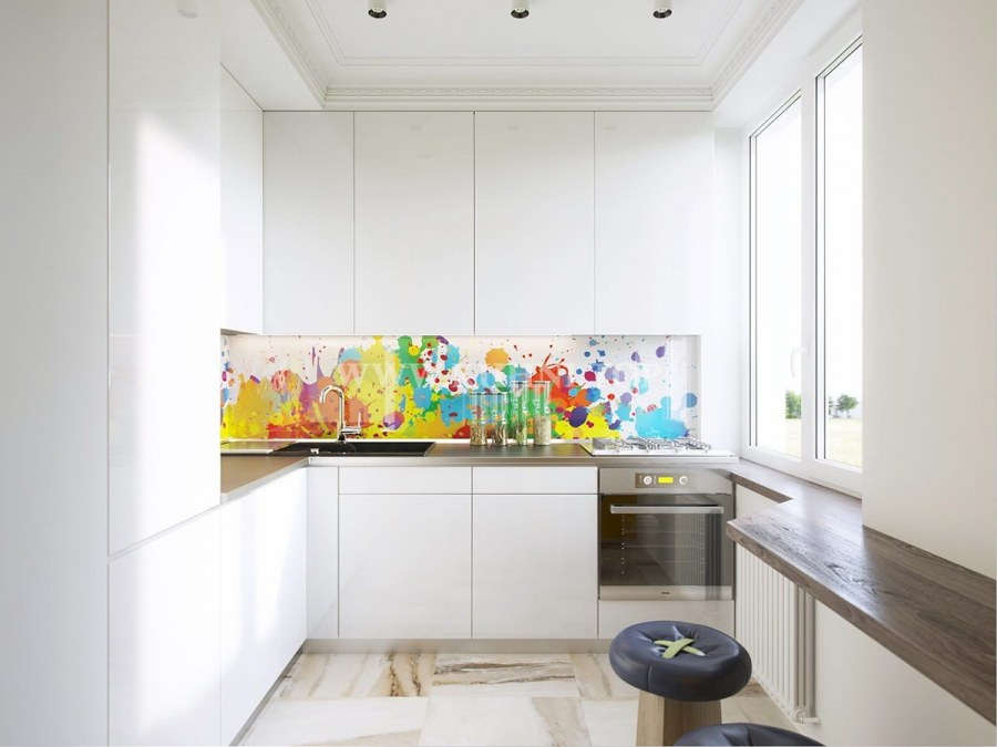 Кухня с ярким фартуком