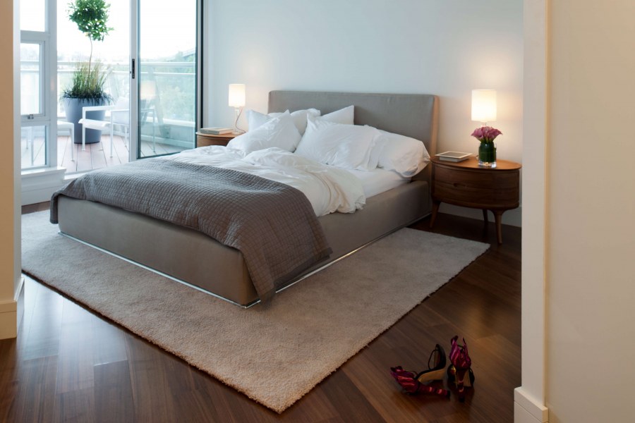 Кровать в пастельных тонах