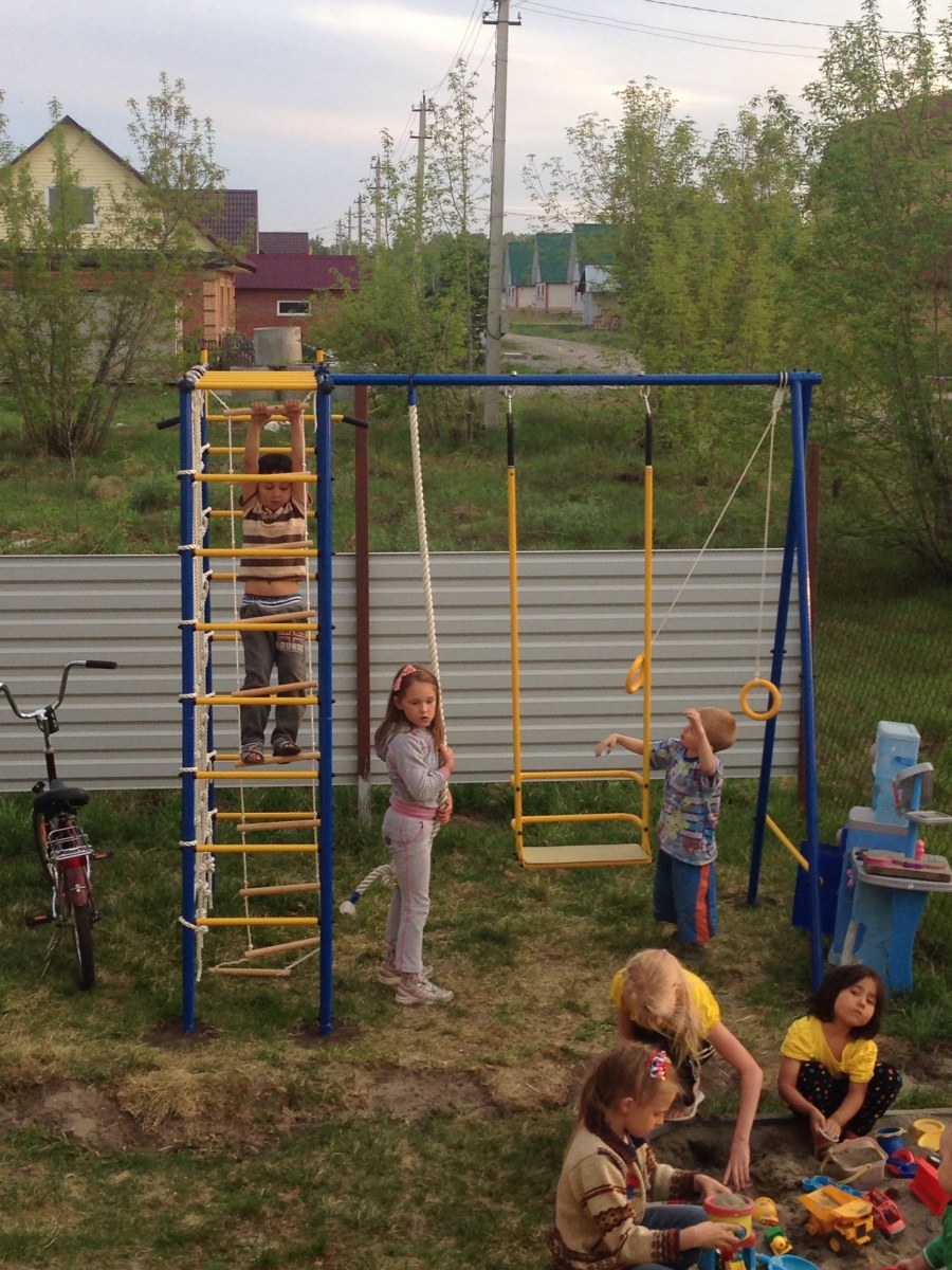 Спортивный уголок в саду на даче