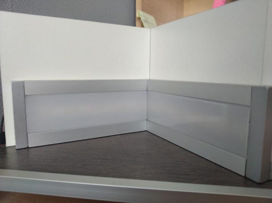 Алюминиевый плинтус