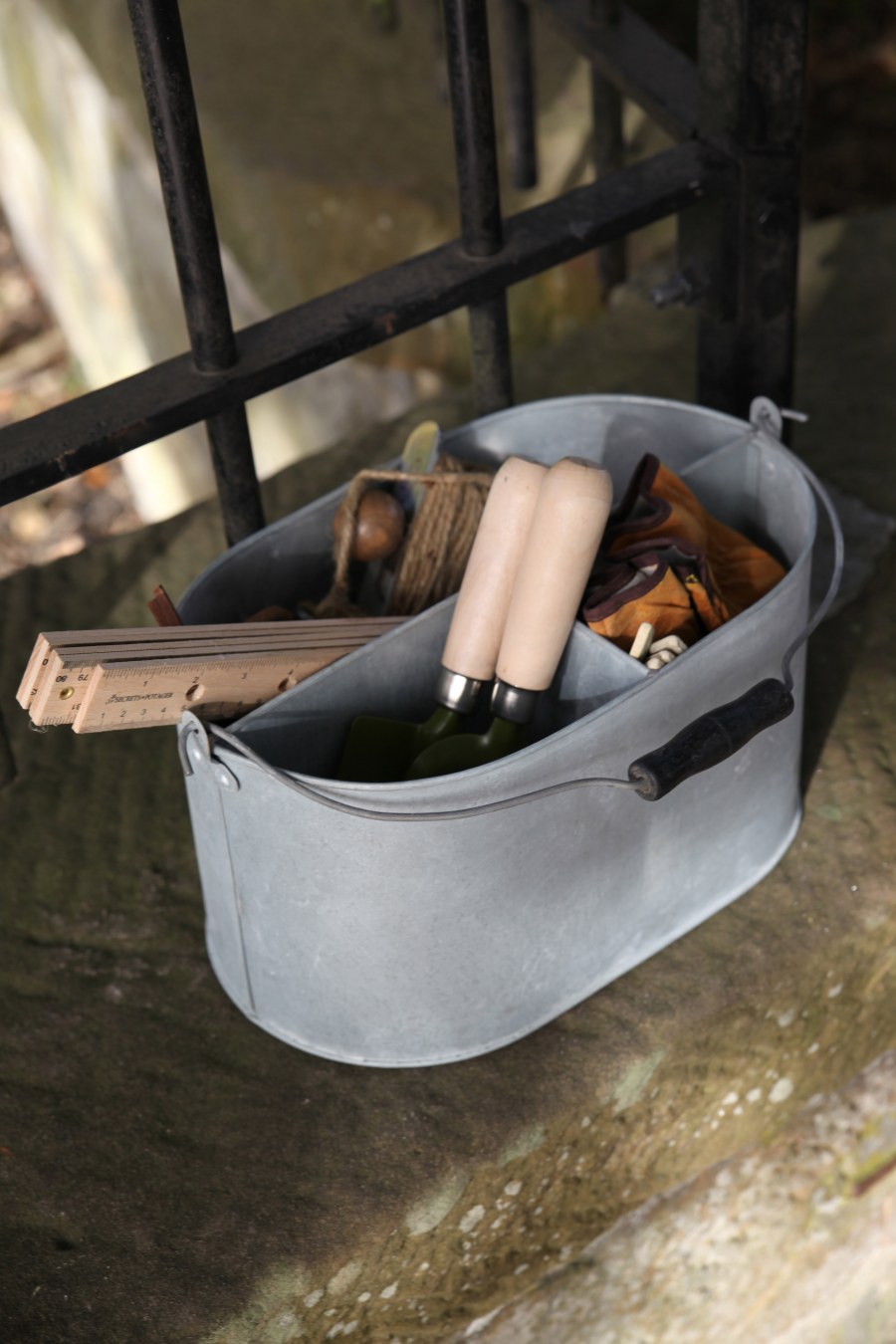 Ящик для садовых инструментов