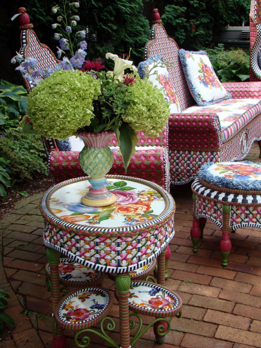 Стиль Маккензи Чайлдс во дворе