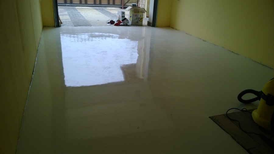 Плинтус для наливного пола