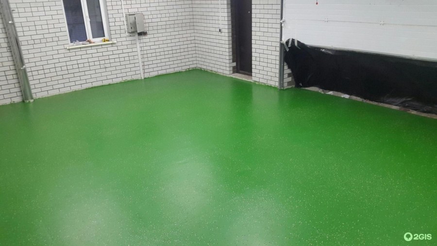 Готовый наливной пол в ведрах