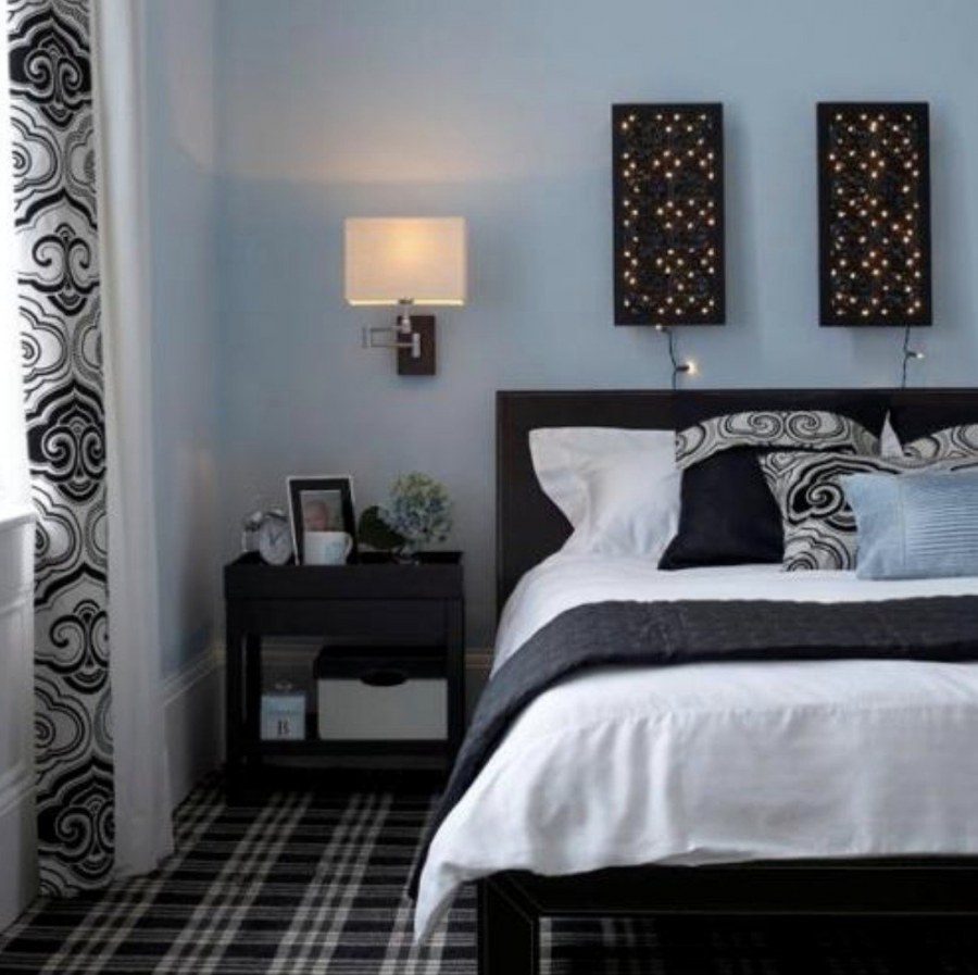 Интерьер спальни с черной мебелью
