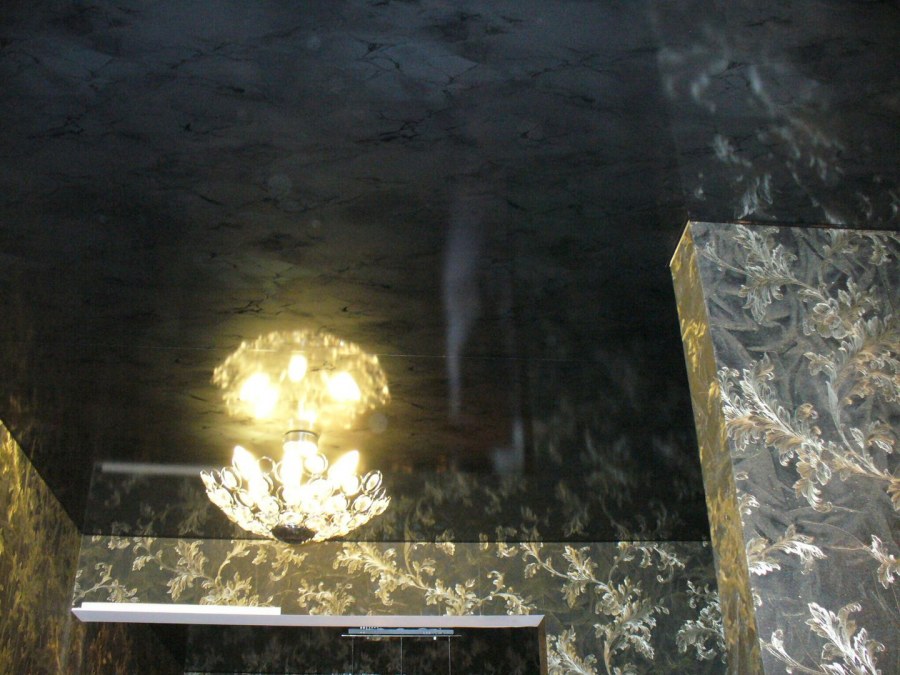 Мраморный натяжной потолок