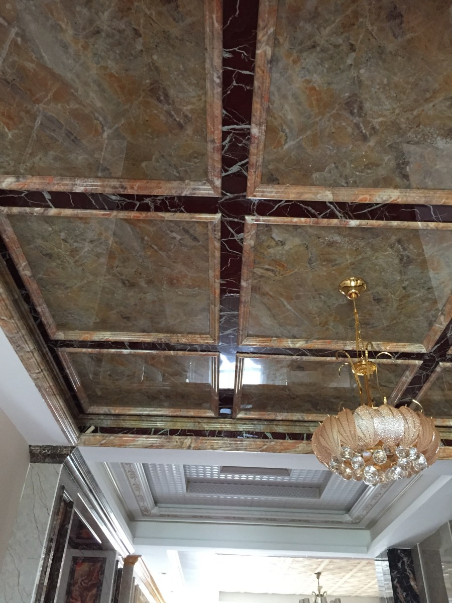 Потолок из мрамора