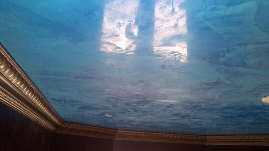 Мраморный потолок