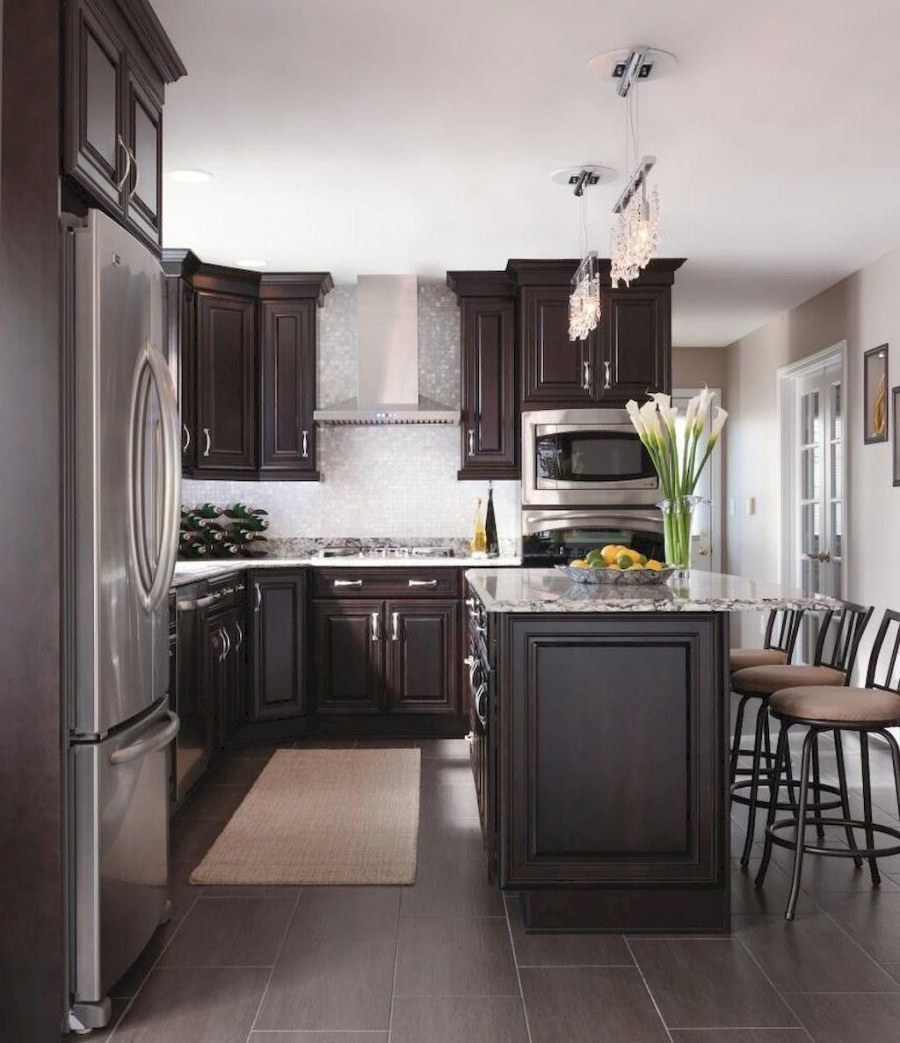 Темно коричневая кухня в интерьере