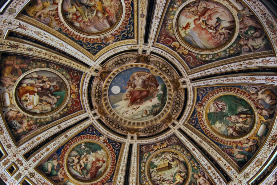 Галерея палаццо Фарнезе в Риме