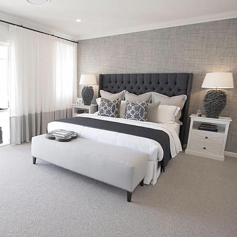 Светло серая спальня