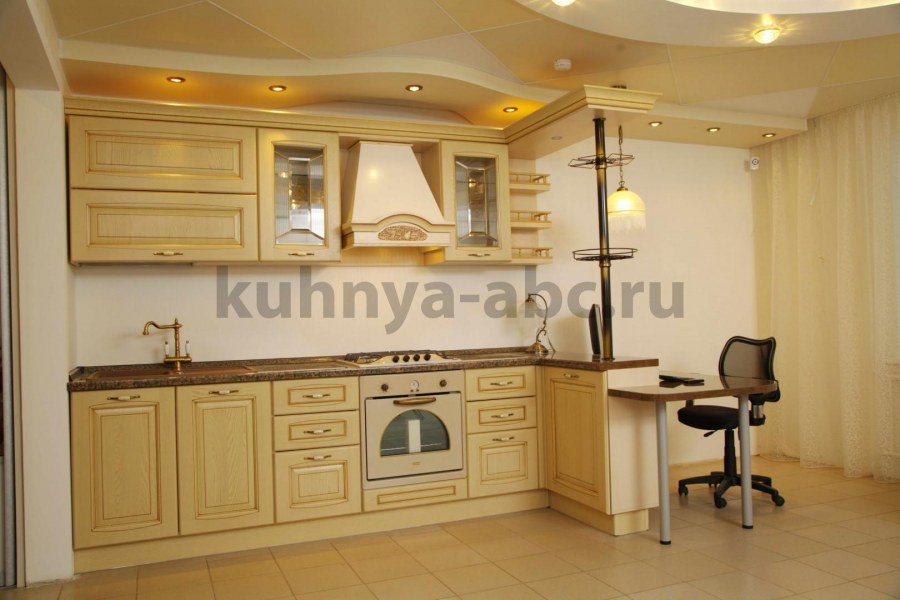 Кухня классика с барной стойкой