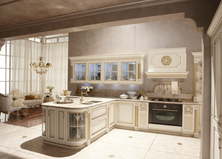 Кухонный гарнитур классика белый с золотом