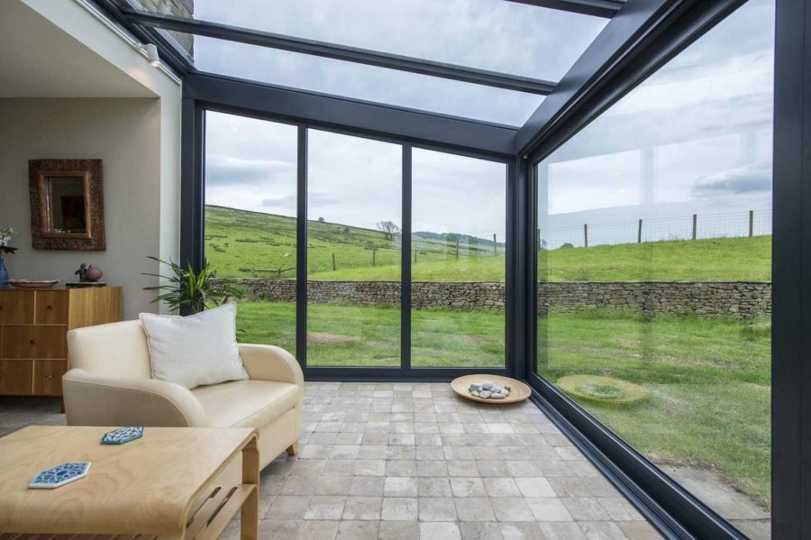 Веранда с большими окнами