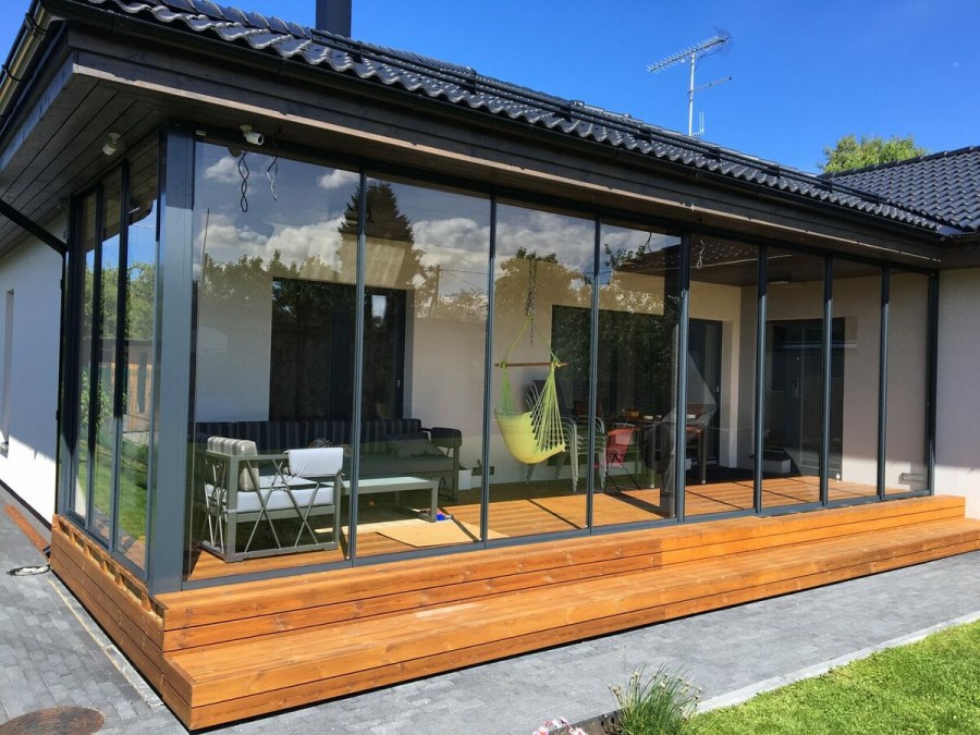 Застекленная деревянная веранда