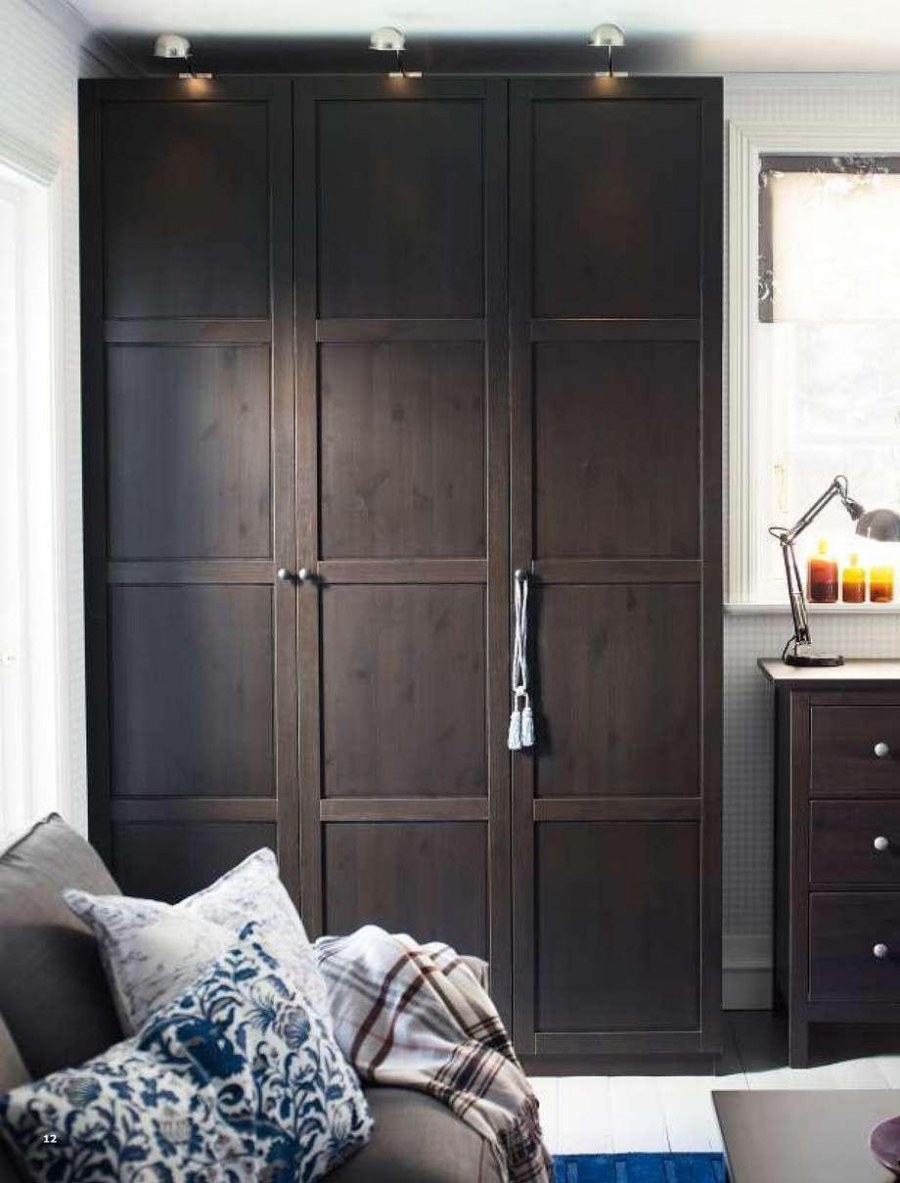 Встроенные шкафы с распашными дверями