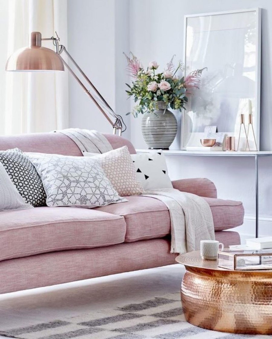 Сиреневые стены