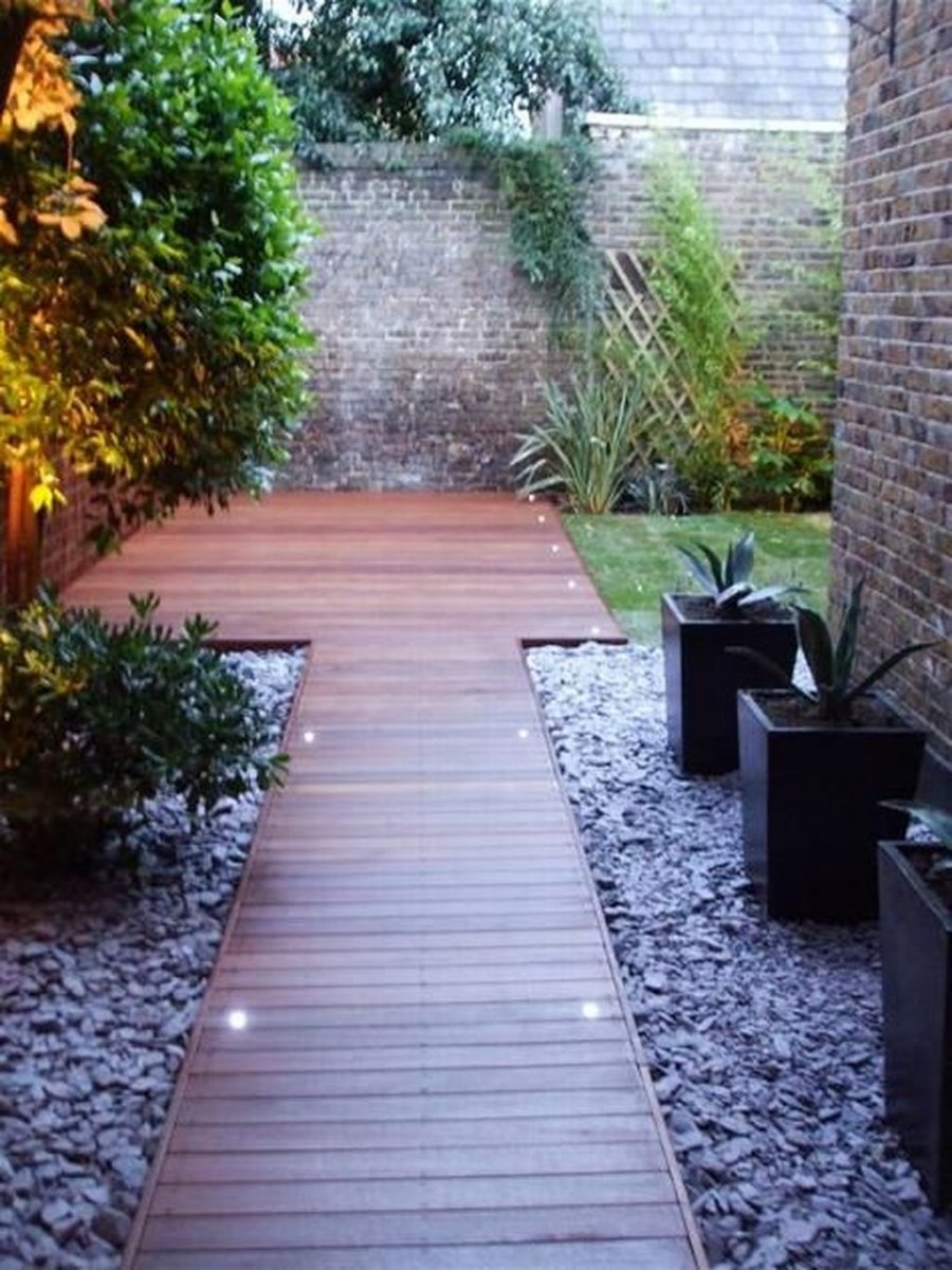 Дорожки из декинга в саду