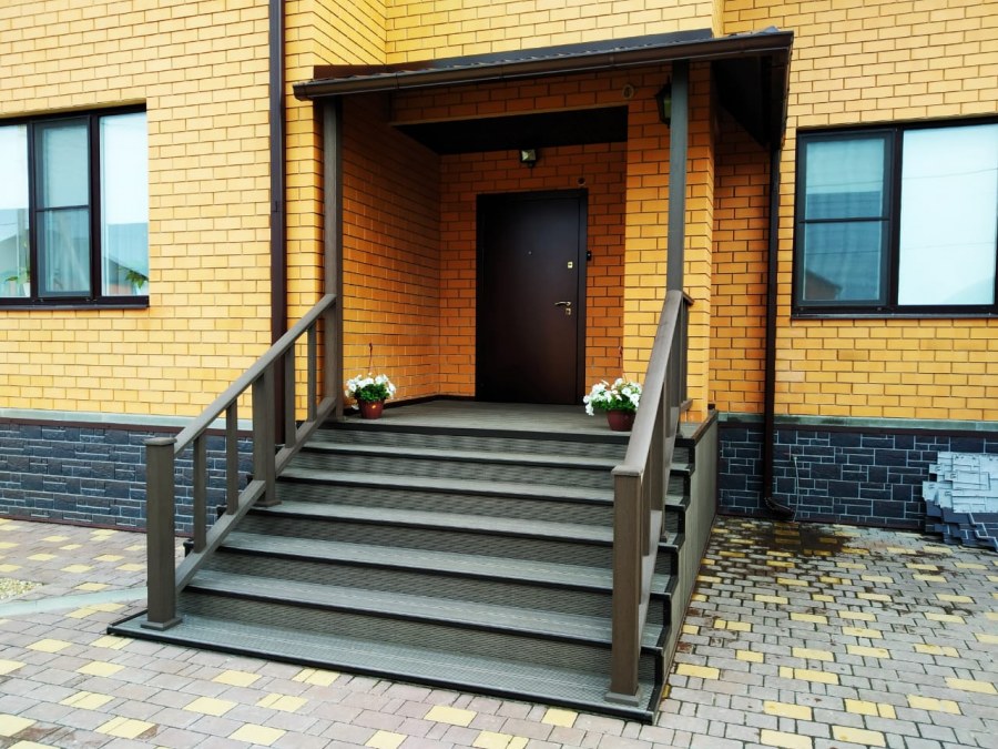 Пластиковый входной тамбур