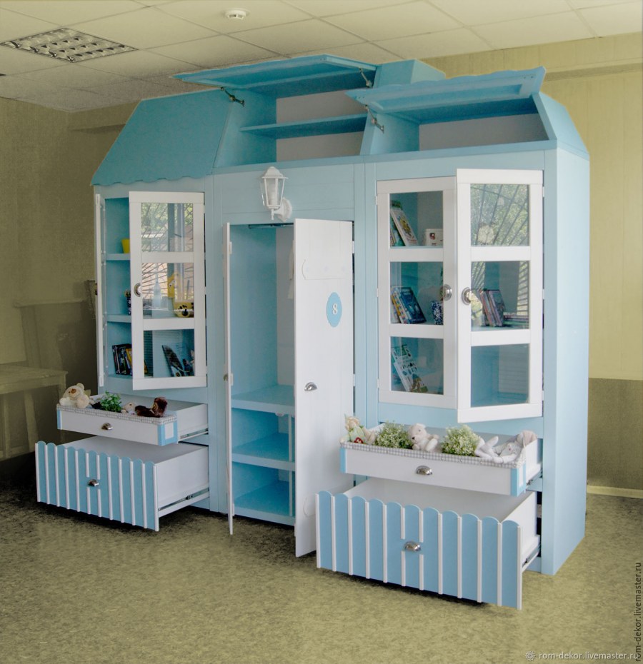 Необычный шкаф в детскую