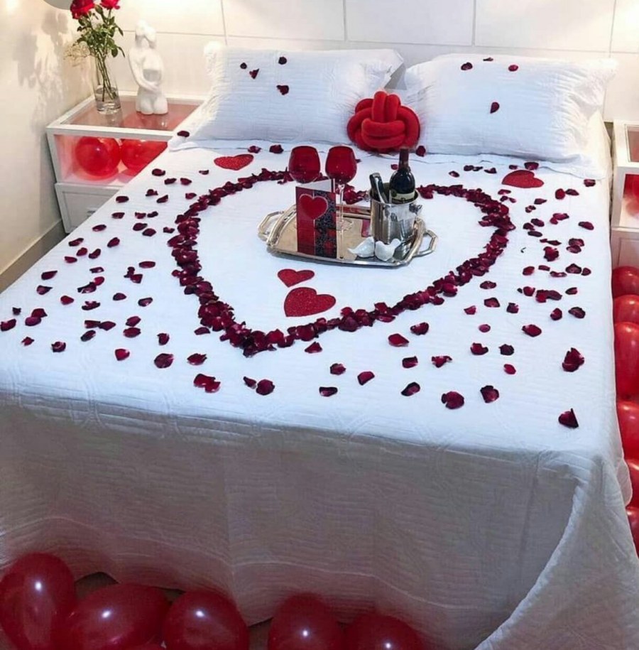 Романтическое украшение спальни