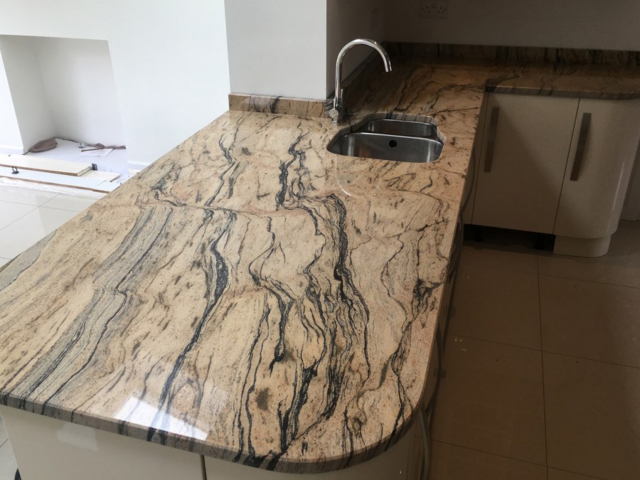 Гранит Prada Gold столешница