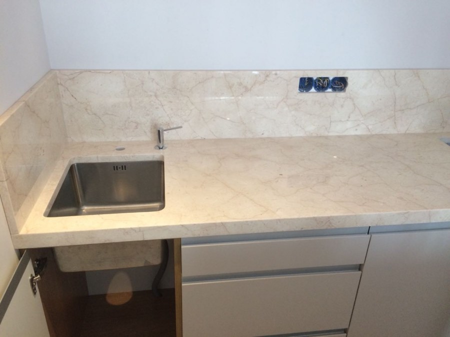 Столешница крема Нова