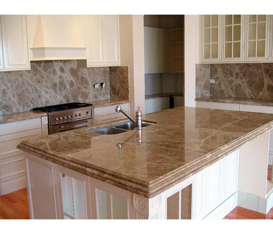 Фартук из искусственного камня на кухне