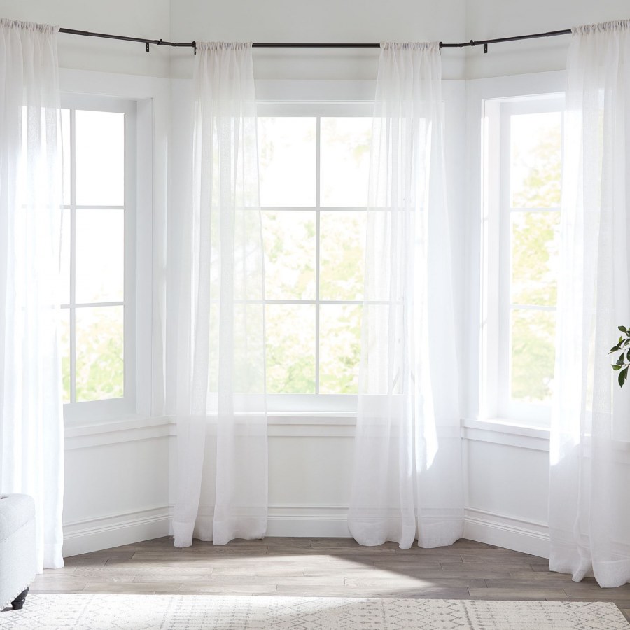 Шторы в эркере