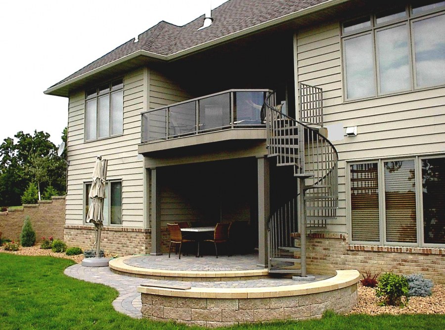 Наружные лестницы двухэтажных домов