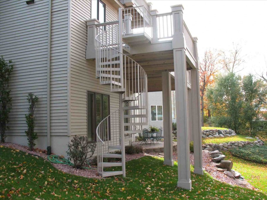 Наружные лестницы на 2 этаж