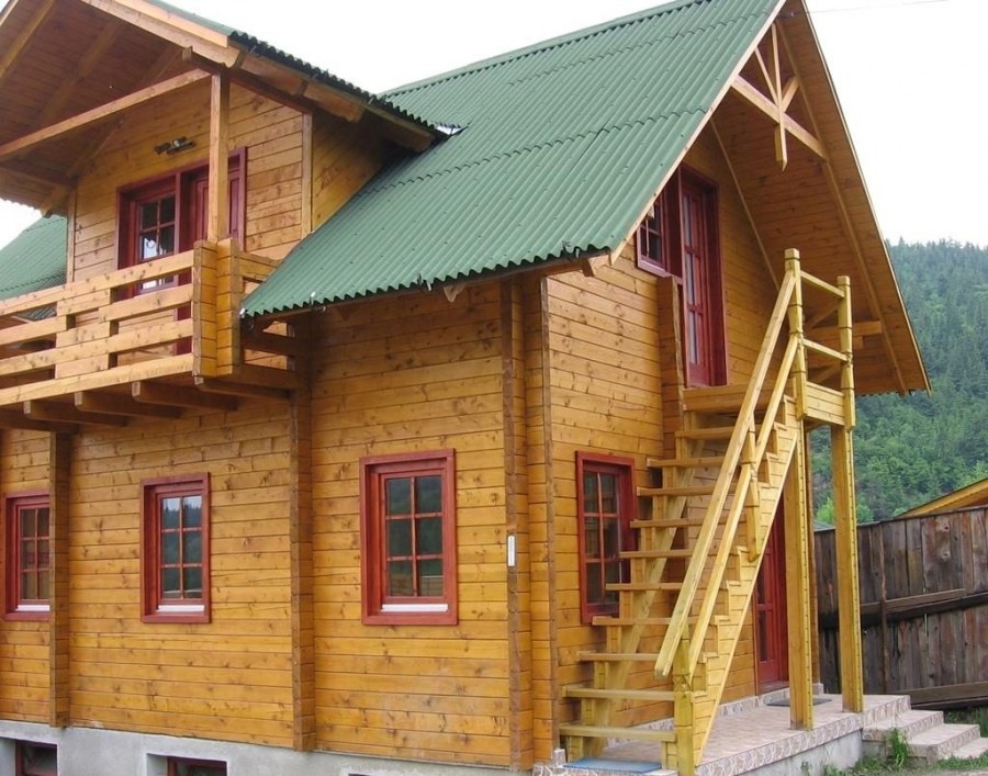 Уличная лестница на мансарду