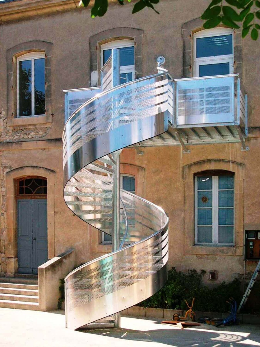 Геликоидная лестница