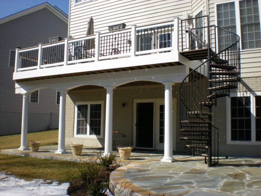 Двухэтажный дом лестница снаружи