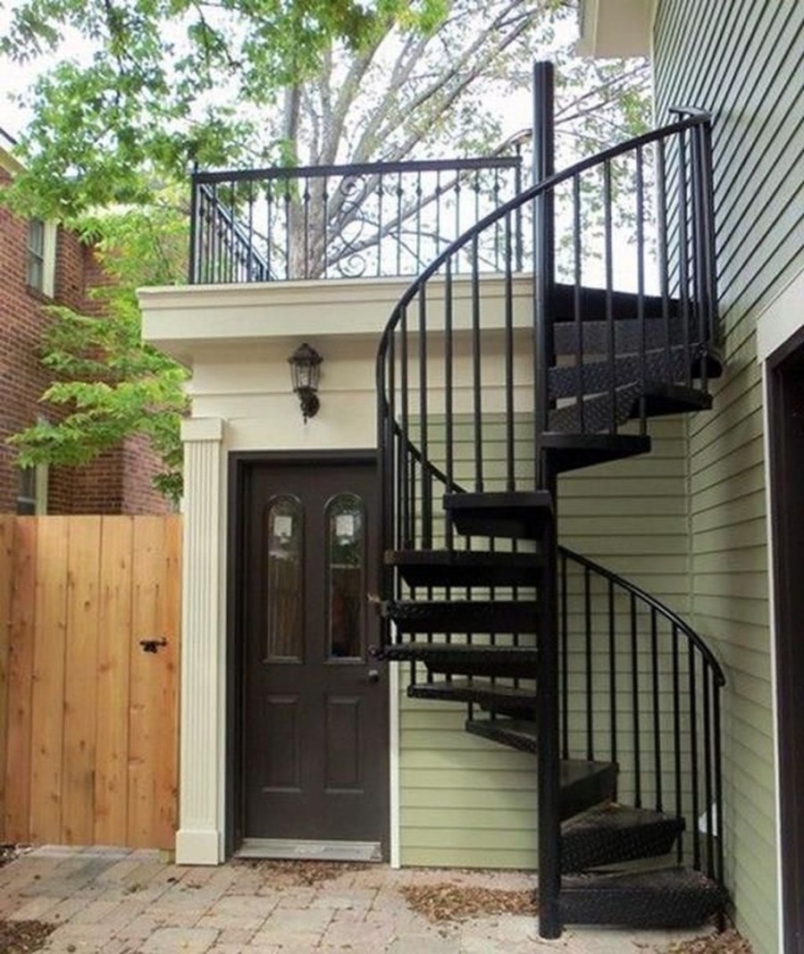 Винтовая лестница на террасу