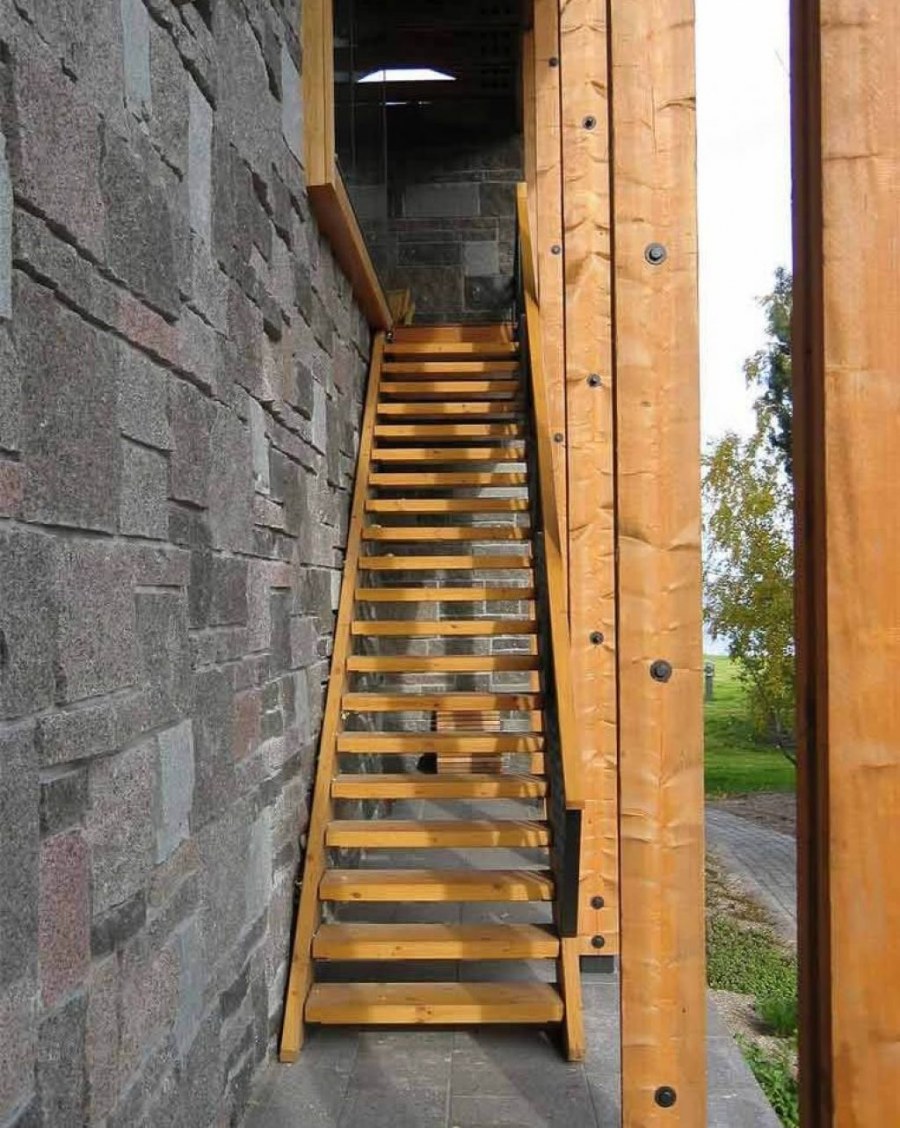 Лестница на чердак с улицы