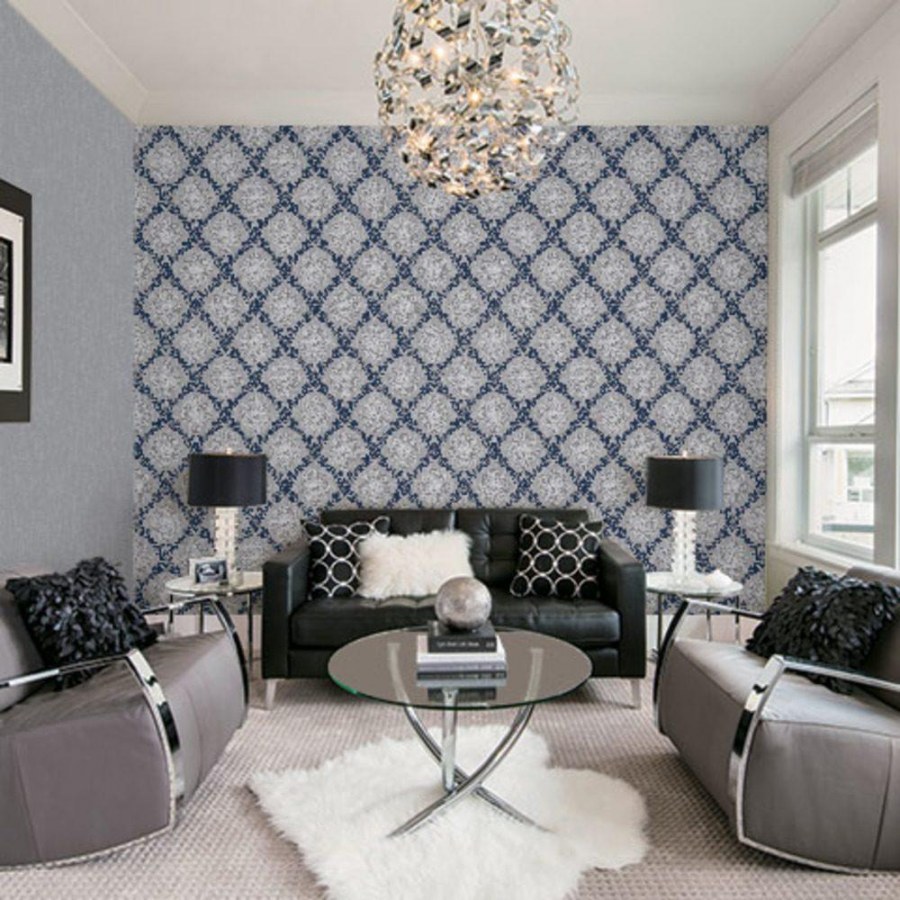 Комбинированные стены в гостиной