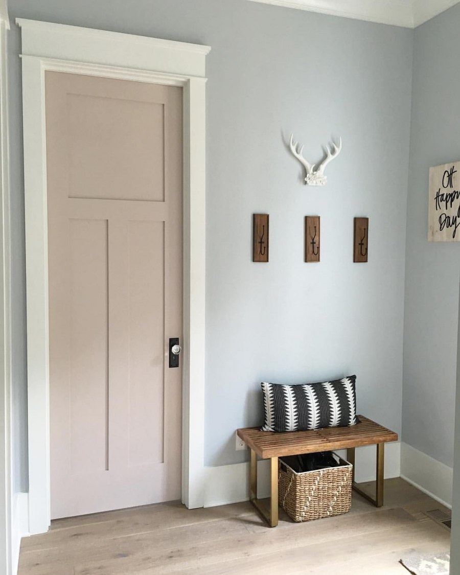 Плинтус в цвет стен