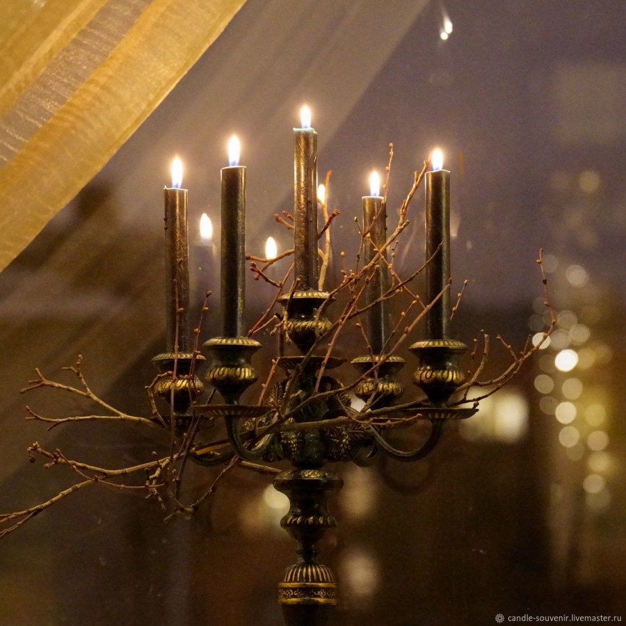 Свеча в подсвечнике